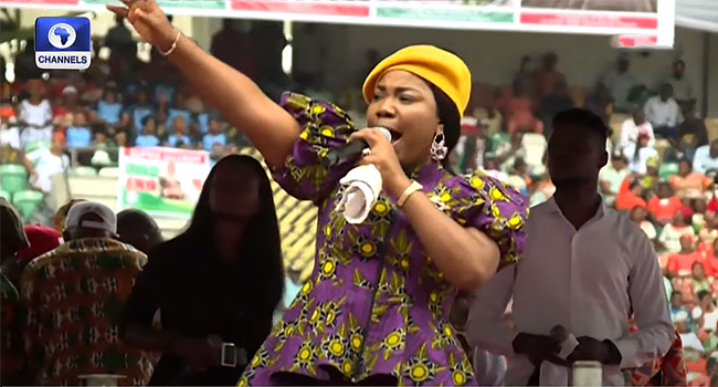 2023: Mercy Chinwo performs at PDP rally in Akwa Ibom
