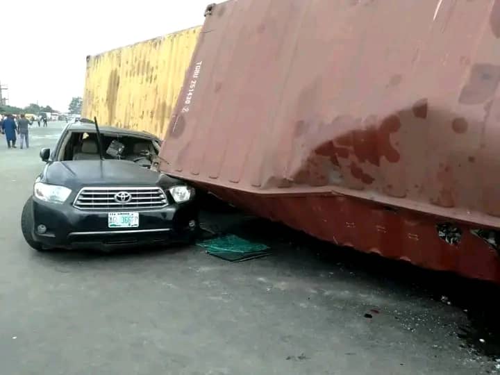 Driver Dies As Container Falls On Vehicles In Lagos