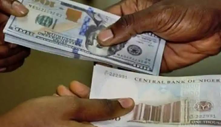 Again, naira loses to dollar, exchanges at 445.83