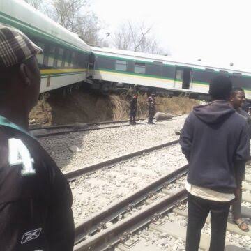 Warri-Itakpe train derails, over 300 passengers stranded in Kogi forest