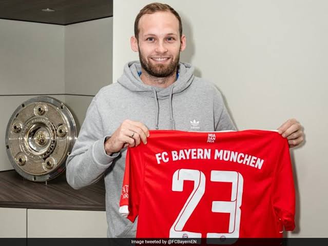 Bayern Munich sign on Dutch defender Blind