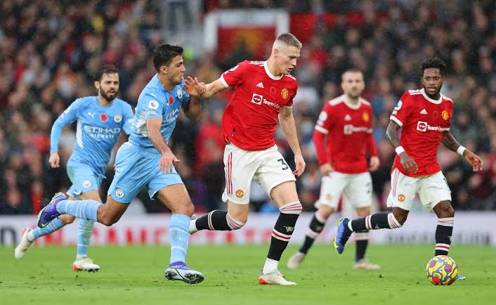 Manchester United win derby with dramatic comeback