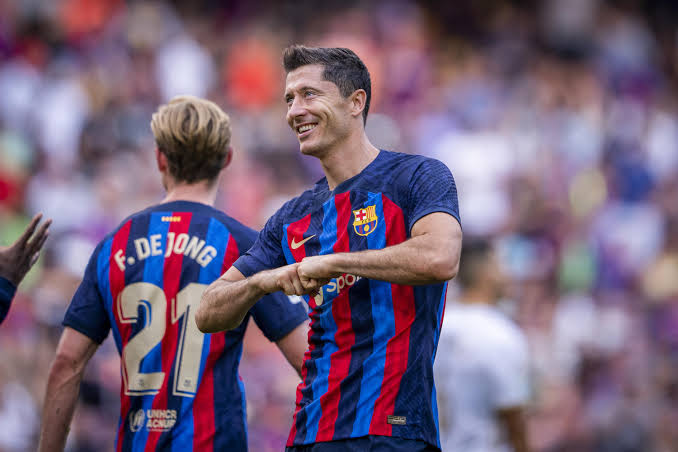 Lewandowski helps restore Barca’s 8-point cushion in LaLiga