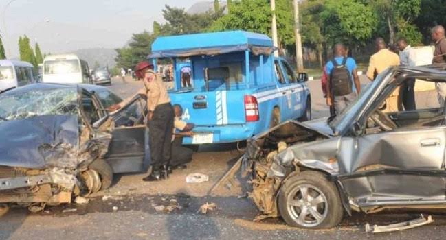 15 die, 7 injured in ghastly auto crash