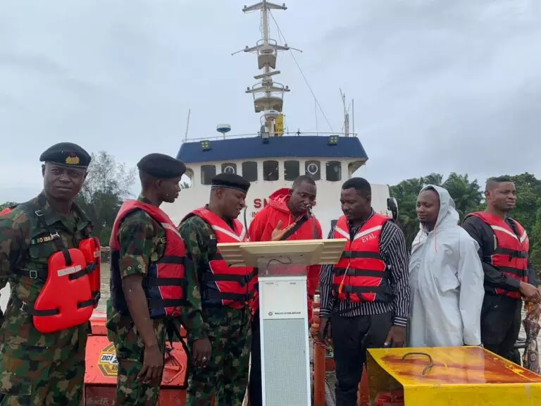 Oil Theft: Navy returns stolen crude-laden vessels to owners in Bayelsa