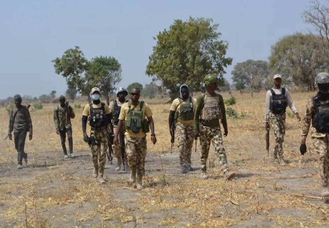Army neutralises 3 suspected bandits, recovers weapons, ammunition